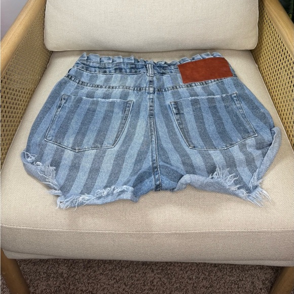 One Teaspoon Shorts - Picture 4 of 9